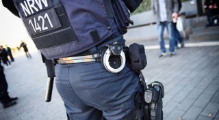 Polizei stürmt Wohnung: Bewaffneten Drogendealer in Bielefeld festgenommen
