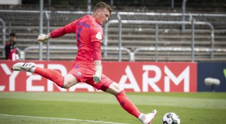 Auch in Runde zwei: Markus Schubert bleibt beim SC Paderborn 07 „Pokalkeeper“