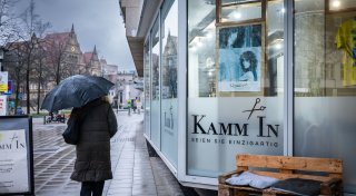 „Kamm in“ oder „Drumhairum“: Die zehn schrägsten Wortspiele bei Bielefelder Friseuren
