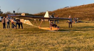 Bürener dürfen mit Segelflug-Oldtimer abheben