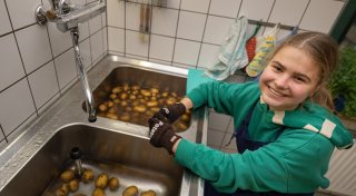 Auf einem besonderen Bauernhof in Bielefeld lernen Stadtkinder das Landleben
