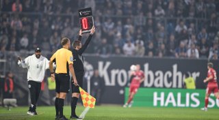 Arminia-Fans schwitzen mit: Die Nebenwirkungen der neuen, langen Nachspielzeiten