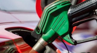 Absturz der Ölpreise kommt nicht an der Tankstelle an