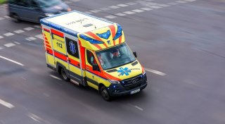 Mann verletzt in Dresden Fahrgast mit Messer