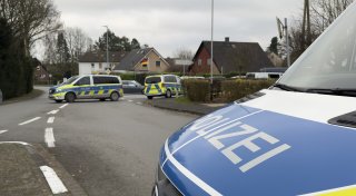 Großeinsatz der Polizei: Rettungswagen-Besatzung in Spenge mit Waffe bedroht