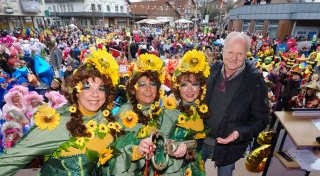 Überraschendes Aus: Karnevalistin im Kreis Gütersloh verlässt bekanntes Dreigestirn