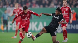 Früher Doppelschlag bringt Freiburg auf Achtelfinal-Kurs