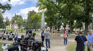 Mit Funkgerät und Warnweste: Ein Tag als Helfer beim ZDF-Krimi in Detmold