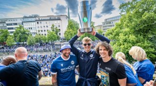Arminia Bielefelds Balkonparty: Tausende feiern die Sieger der Herzen
