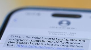 Betrug mit Paket-SMS: Tausende Beschwerden über Abzocke