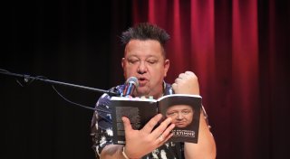 Sebastian Krumbiegel von den Prinzen in Bad Oeynhausen: Zwischen Haltung und Unterhaltung
