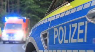 Gegenverkehr übersehen: Drei Verletzte bei Unfall nahe Beverungen