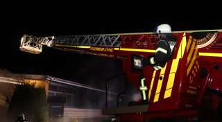Ernstfall geprobt: Feuerwehr sucht nach vermissten Personen in Löhner Schule