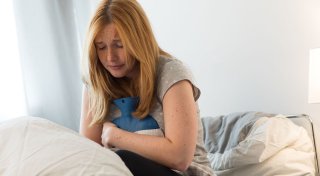 Regelschmerzen: Frauen spüren Druck, funktionieren zu müssen