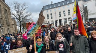 Bielefelder Demo richtet sich „gegen Rechts“ - und gegen Friedrich Merz