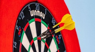 Darts: Van Leuven als erste Transfrau für WM qualifiziert