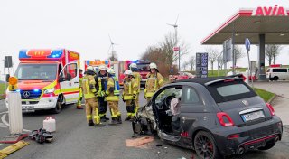 Kollision auf der B64 auf Höhe der Avia-Tankstelle bei Altenbeken