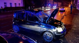 Kleinkind bei Unfall in Bielefeld verletzt: Familie überschlägt sich mit Auto