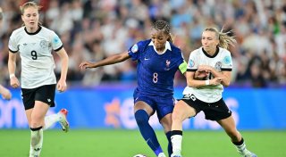 Aufsteiger holt Star-Fußballerin für Weltrekord-Summe