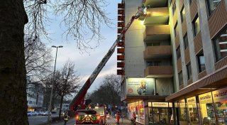 Feuerwehr rettet Mann in Herford aus 5. Stock