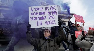 Tausende demonstrieren gegen sexuelle Gewalt gegen Frauen