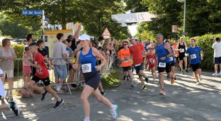 Mit vielen Fotos: Hunderte Teilnehmer bei großem Lauf-Event im Kreis Gütersloh