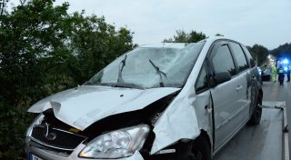 Unfall nahe der A33 im Kreis Gütersloh - Pkw überschlägt sich