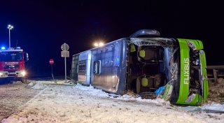 Tote und Verletzte bei Busunfall - Wind und Glätte Schuld?
