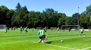 Eisbad, Pool und Schatten: So geht der SV Rödinghausen im Trainingslager mit der Hitze um