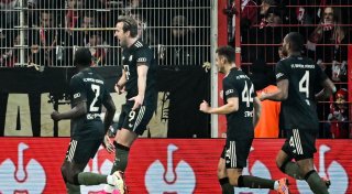 Zwei Eigentore, drei Standards: Bayern besiegen Union 3:2