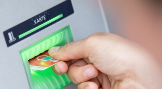 Kein Konto, keine Kohle: Rente bald nur noch per Überweisung