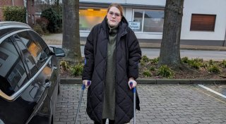 Stadt Bünde reagiert auf Parkplatz-Stürze: „Die Schlaglöcher warnen vor sich selbst“