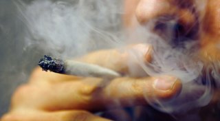 Nachbar stört mit Marihuana-Rauch: Kann man das verbieten?
