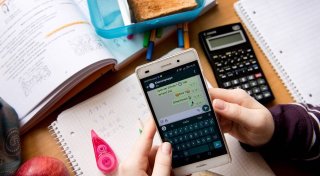 Land empfiehlt NRW-Grundschulen striktes Handyverbot