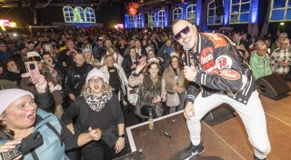 Tausende feiern bei Jubiläumssause der Bielefelder Après-Ski-Party im Lokschuppen