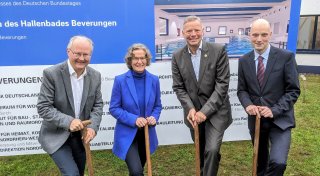 Das Geld ist da: Baubeginn für neues Hallenbad in Beverungen