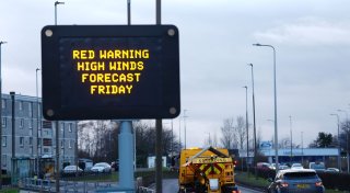 Sturm Éowyn wütet in Irland und Großbritannien - was der Wind nach OWL bringt