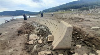 Niedrigwasser gibt Geheimnisse von Weser und Edersee nun preis