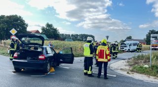 Schwerer Verkehrsunfall im Kreis Gütersloh mit fünf Verletzten löst Großeinsatz aus