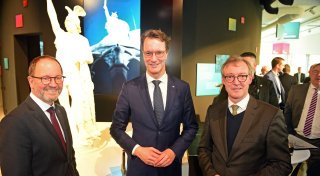 NRW-Ministerpräsident Wüst lobt „Leuchtturmprojekt“ am Hermannsdenkmal