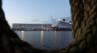 Bund und Land steigen bei Meyer Werft ein