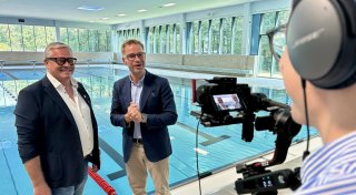 Dreharbeiten: Mario-Barth-Show lobt Hövelhofs Schnäppchenbad