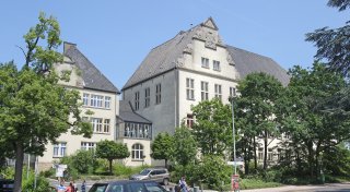 Schulleitung von zwei Herforder Gymnasien weiter nicht besetzt - Bewerberin klagt