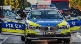 Unfall mit vier Verletzten auf A2 im Kreis Gütersloh: Polizei sucht flüchtigen Autofahrer
