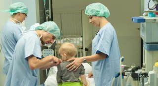 Kranke Kinder warten 1,5 Jahre auf OP-Termine bei HNO-Ärzten in OWL