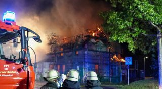 Schwere Brandstiftung in Bielefeld: 5.000 Euro Belohnung für Zeugenhinweise ausgelobt