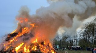 Osterfeuer im Kreis Gütersloh 2025: Alle Termine und Adressen im Überblick