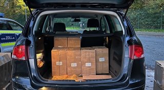 Bielefelder Zoll stoppt Autofahrer mit 2.780 illegalen „Vapes“ an Bord