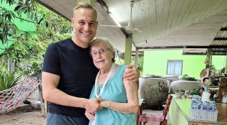 Besonderer Anlass: Gütersloher besucht seine 90-jährige Auswanderer-Oma in Thailand