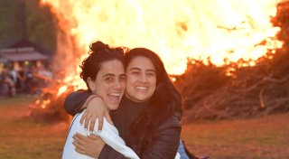 Gütersloher Osterfeuer locken Tausende Besucher an - hier gibt`s die schönsten Fotos